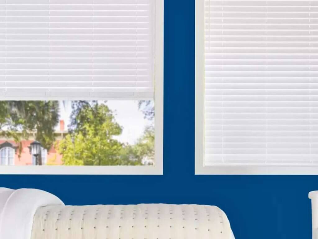 The internal mechanism of cordless blinds keeps the blinds in place at the height you choose. Some cordless blinds also feature lift-assist technology, making them easy to operate even on larger windows.