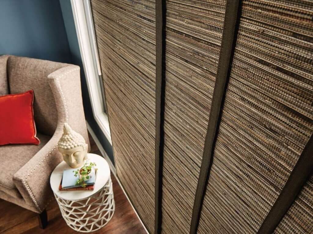 This is where woven wood shades without liners fall short. At night, when indoor lights are on, unlined woven wood shades do not provide complete privacy. The natural gaps between the fibers become more noticeable as illuminated rooms contrast with the dark outdoors. Even with tighter weaves, silhouettes or outlines may still be visible. If you want woven wood shades specifically for privacy at night, pairing them with a privacy or blackout liner is essential. This combination ensures the shade looks natural on the front while functioning as an opaque barrier on the back. A liner also improves insulation—helpful for the colder seasons along the Delaware and Maryland coasts—and reduces glare from streetlights and neighboring homes.