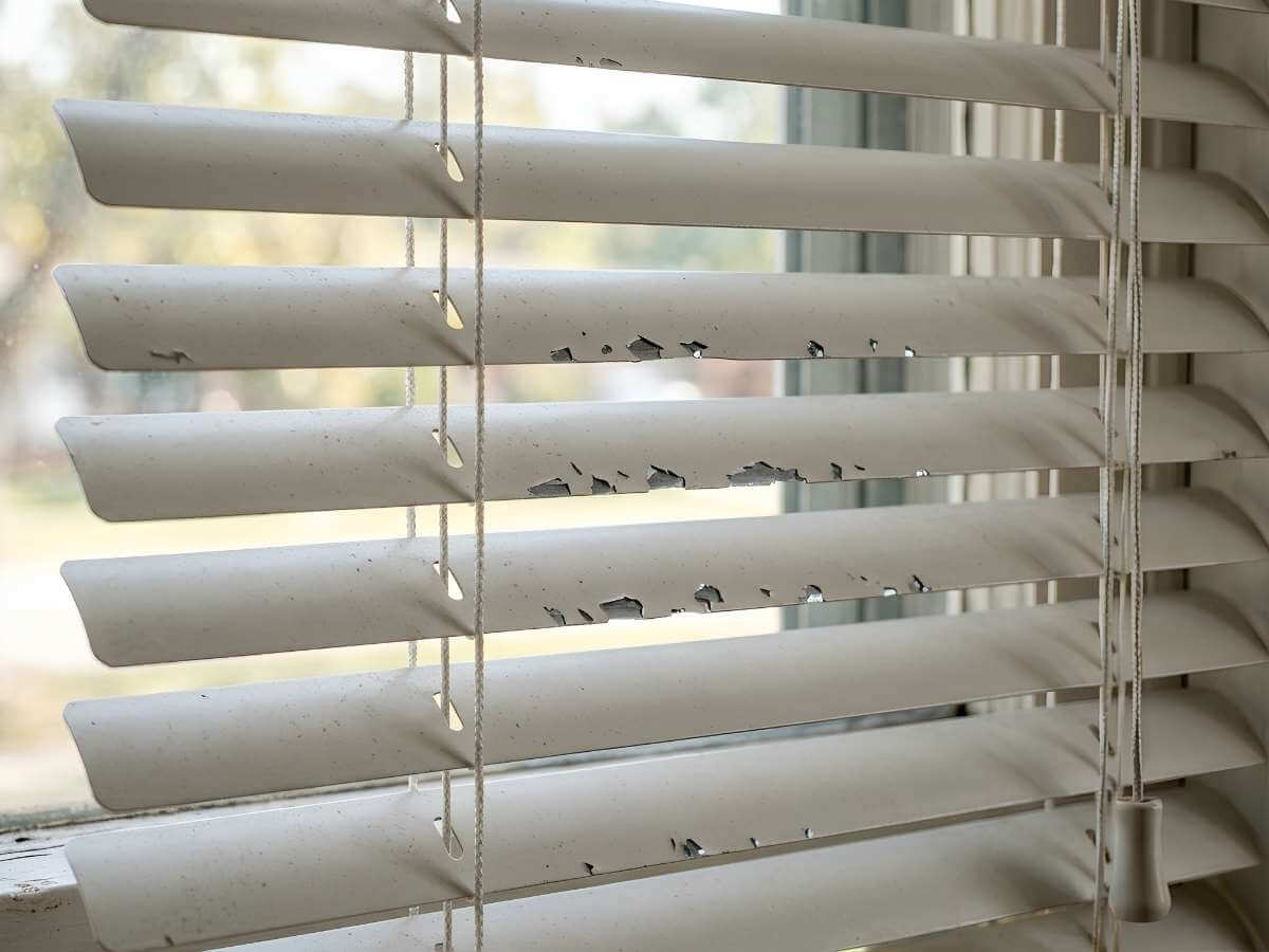 Aluminum Blinds with Paint Chips